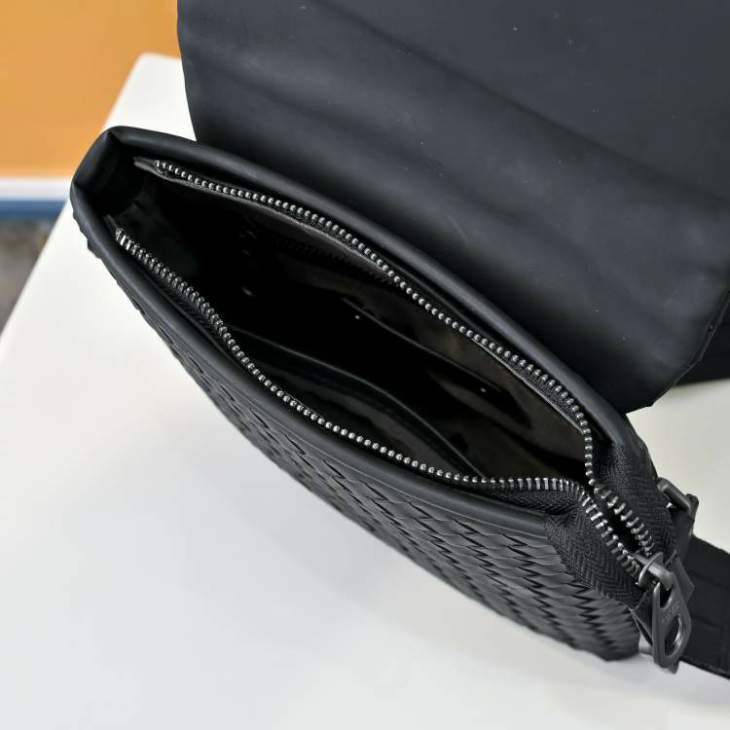 Picture of Bottega Veneta Mens Bags _SKUfw204977173fw